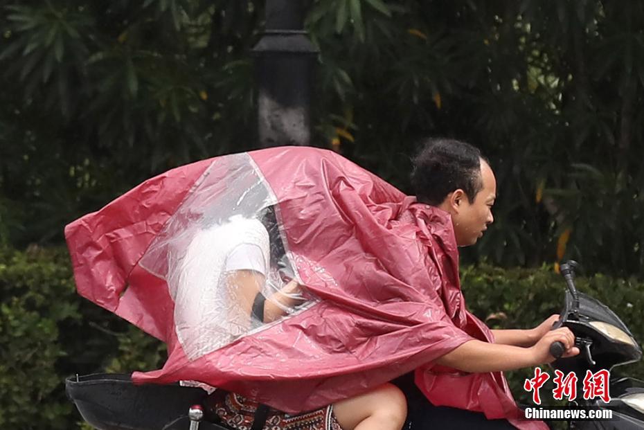 “党的常识”比赛 现场应战答题