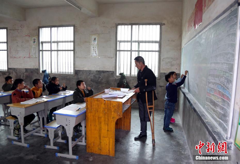 诗传古韵 词润幼年 繁昌少年赛场扬风貌