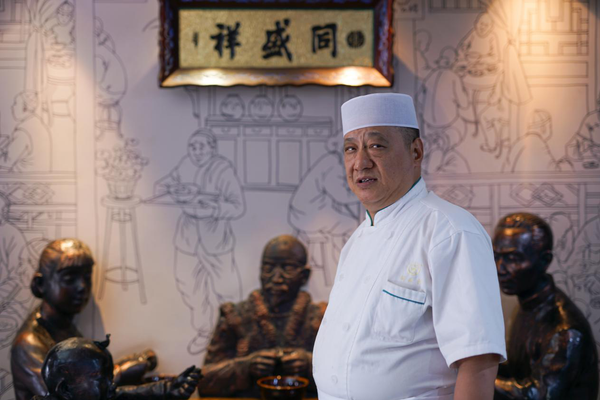 繁阳吴越钱氏宗族向繁昌图书馆捐献《钱氏宗谱》